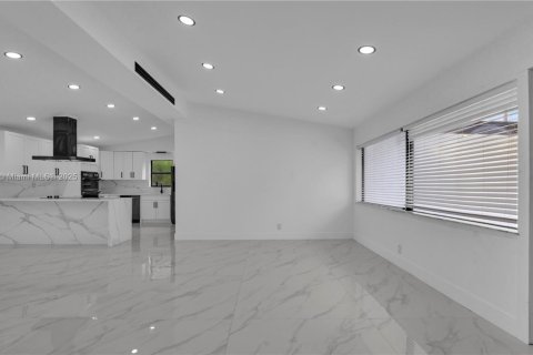 Casa en alquiler en Fort Lauderdale, Florida, 5 dormitorios, 218.6 m2 № 1930624 - foto 6