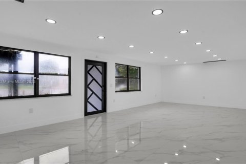 Casa en alquiler en Fort Lauderdale, Florida, 5 dormitorios, 218.6 m2 № 1930624 - foto 19