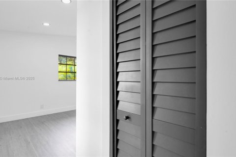 Casa en alquiler en Fort Lauderdale, Florida, 5 dormitorios, 218.6 m2 № 1930624 - foto 27