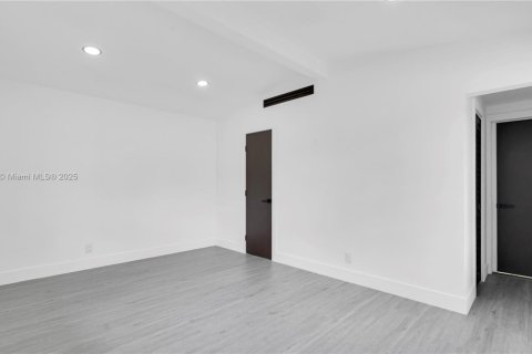 Casa en alquiler en Fort Lauderdale, Florida, 5 dormitorios, 218.6 m2 № 1930624 - foto 29