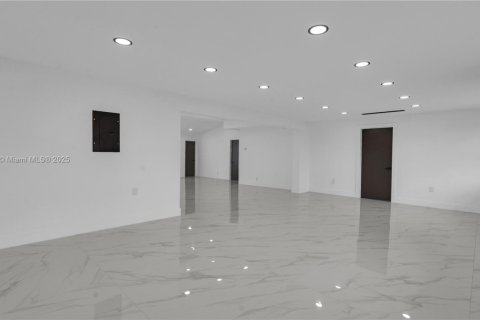 Casa en alquiler en Fort Lauderdale, Florida, 5 dormitorios, 218.6 m2 № 1930624 - foto 22