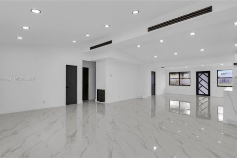 Casa en alquiler en Fort Lauderdale, Florida, 5 dormitorios, 218.6 m2 № 1930624 - foto 7