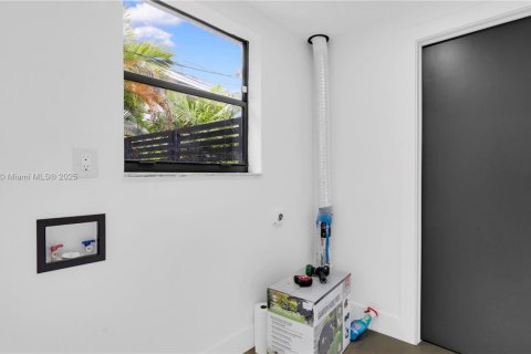 Casa en alquiler en Fort Lauderdale, Florida, 5 dormitorios, 218.6 m2 № 1930624 - foto 18