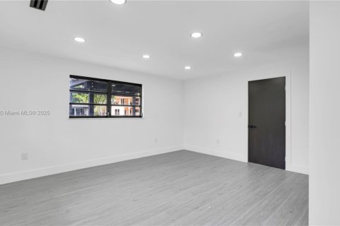 Casa en alquiler en Fort Lauderdale, Florida, 5 dormitorios, 218.6 m2 № 1930624 - foto 26
