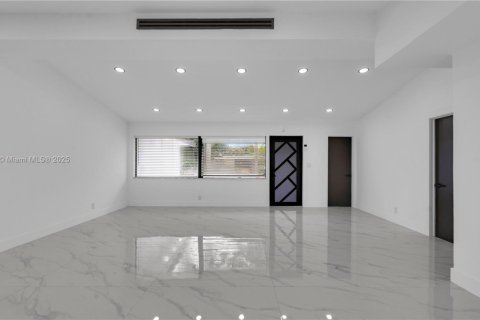 Casa en alquiler en Fort Lauderdale, Florida, 5 dormitorios, 218.6 m2 № 1930624 - foto 9