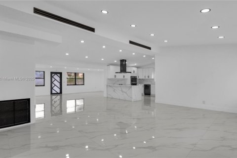 Casa en alquiler en Fort Lauderdale, Florida, 5 dormitorios, 218.6 m2 № 1930624 - foto 5