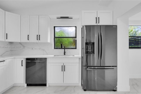 Casa en alquiler en Fort Lauderdale, Florida, 5 dormitorios, 218.6 m2 № 1930624 - foto 16