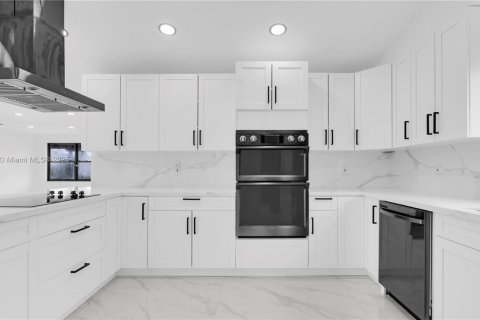 Casa en alquiler en Fort Lauderdale, Florida, 5 dormitorios, 218.6 m2 № 1930624 - foto 15