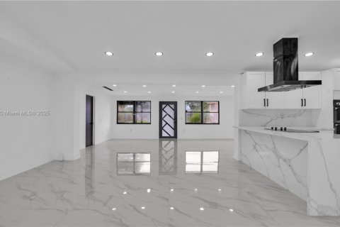 Casa en alquiler en Fort Lauderdale, Florida, 5 dormitorios, 218.6 m2 № 1930624 - foto 8