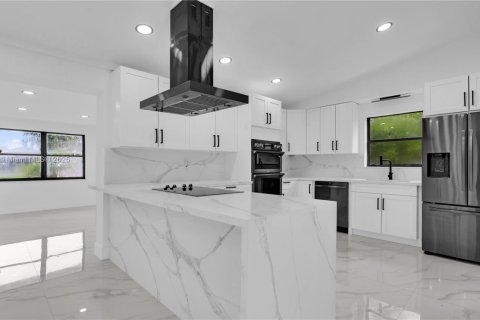 Casa en alquiler en Fort Lauderdale, Florida, 5 dormitorios, 218.6 m2 № 1930624 - foto 12