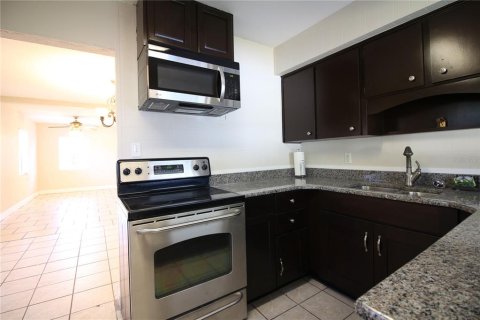 Villa ou maison à louer à Lakeland, Floride: 2 chambres, 83.61 m2 № 1912060 - photo 6