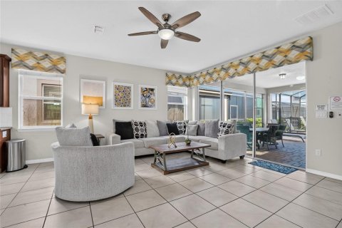 Villa ou maison à vendre à Kissimmee, Floride: 7 chambres, 328.22 m2 № 2360285 - photo 16