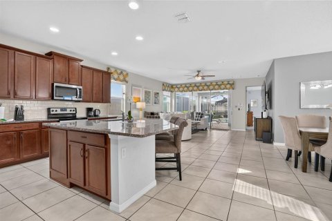 Villa ou maison à vendre à Kissimmee, Floride: 7 chambres, 328.22 m2 № 2360285 - photo 7