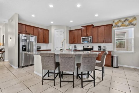 Villa ou maison à vendre à Kissimmee, Floride: 7 chambres, 328.22 m2 № 2360285 - photo 8