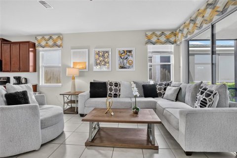 Villa ou maison à vendre à Kissimmee, Floride: 7 chambres, 328.22 m2 № 2360285 - photo 18