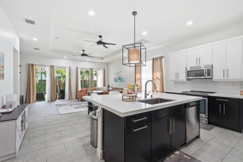Villa ou maison à vendre à Miami, Floride: 4 chambres, 216.65 m2 № 2085516 - photo 9