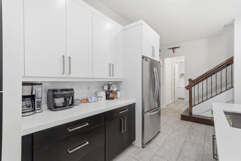 Villa ou maison à vendre à Miami, Floride: 4 chambres, 216.65 m2 № 2085516 - photo 12