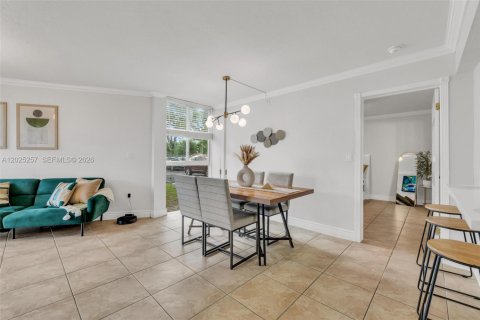 Condo in Hialeah, Florida, 2 bedrooms  № 2078451 - photo 12