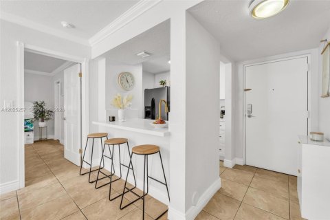 Condo in Hialeah, Florida, 2 bedrooms  № 2078451 - photo 9