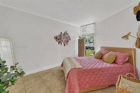 Condo in Hialeah, Florida, 2 bedrooms  № 2078451 - photo 22
