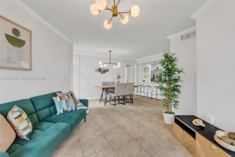 Condo in Hialeah, Florida, 2 bedrooms  № 2078451 - photo 17