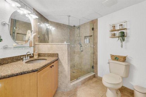 Condo in Hialeah, Florida, 2 bedrooms  № 2078451 - photo 25
