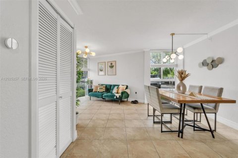 Condo in Hialeah, Florida, 2 bedrooms  № 2078451 - photo 11