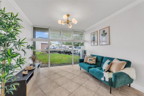 Condo in Hialeah, Florida, 2 bedrooms  № 2078451 - photo 15