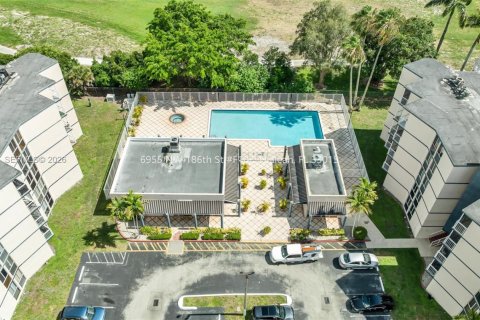 Condo in Hialeah, Florida, 2 bedrooms  № 2078451 - photo 29