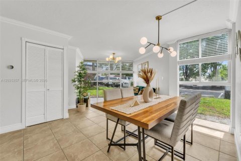 Condo in Hialeah, Florida, 2 bedrooms  № 2078451 - photo 13