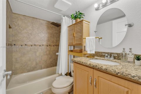 Condo in Hialeah, Florida, 2 bedrooms  № 2078451 - photo 20
