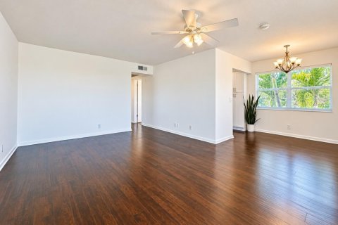 Condo in West Palm Beach, Florida, 2 bedrooms  № 2399623 - photo 2