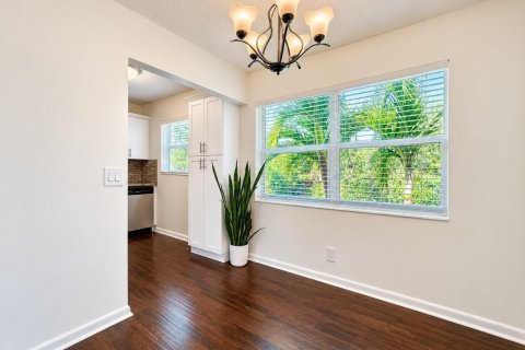 Condo in West Palm Beach, Florida, 2 bedrooms  № 2399623 - photo 3