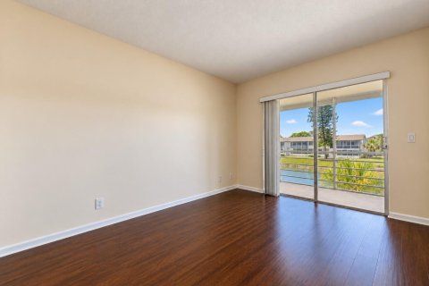 Condo in West Palm Beach, Florida, 2 bedrooms  № 2399623 - photo 11