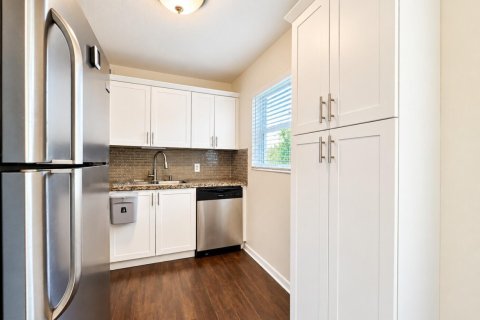 Condo in West Palm Beach, Florida, 2 bedrooms  № 2399623 - photo 5