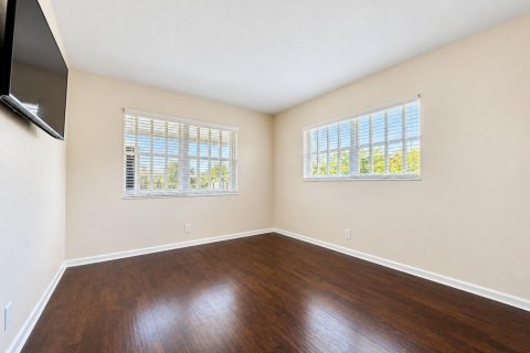 Condo in West Palm Beach, Florida, 2 bedrooms  № 2399623 - photo 8