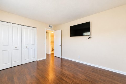 Condo in West Palm Beach, Florida, 2 bedrooms  № 2399623 - photo 9