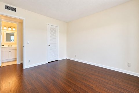 Condo in West Palm Beach, Florida, 2 bedrooms  № 2399623 - photo 12