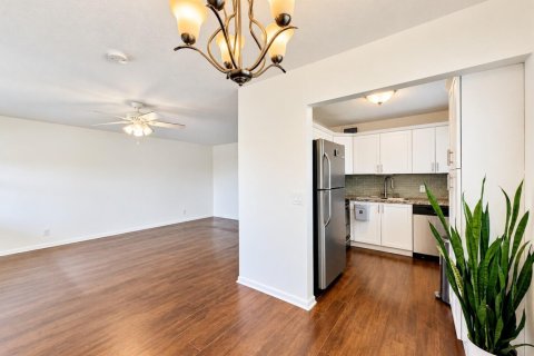 Condo in West Palm Beach, Florida, 2 bedrooms  № 2399623 - photo 6