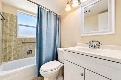 Condo in West Palm Beach, Florida, 2 bedrooms  № 2399623 - photo 7