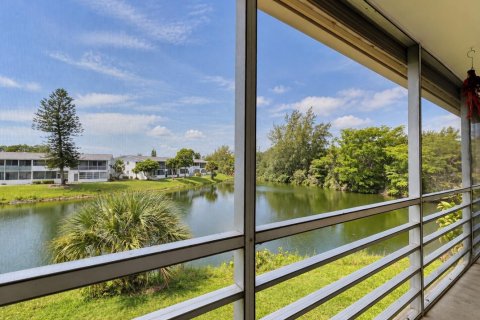 Condo in West Palm Beach, Florida, 2 bedrooms  № 2399623 - photo 13