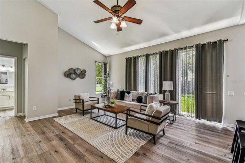 House in Tampa, Florida 4 bedrooms, 215.35 sq.m. № 1885113 - photo 16