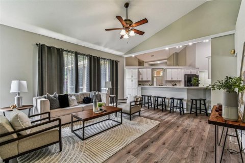 House in Tampa, Florida 4 bedrooms, 215.35 sq.m. № 1885113 - photo 17