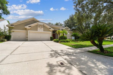 House in Tampa, Florida 4 bedrooms, 215.35 sq.m. № 1885113 - photo 1