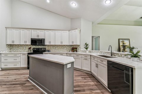 House in Tampa, Florida 4 bedrooms, 215.35 sq.m. № 1885113 - photo 9
