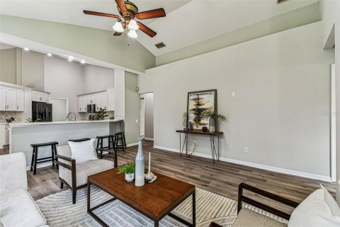 House in Tampa, Florida 4 bedrooms, 215.35 sq.m. № 1885113 - photo 18