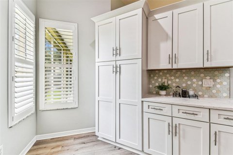 House in Tampa, Florida 4 bedrooms, 215.35 sq.m. № 1885113 - photo 13