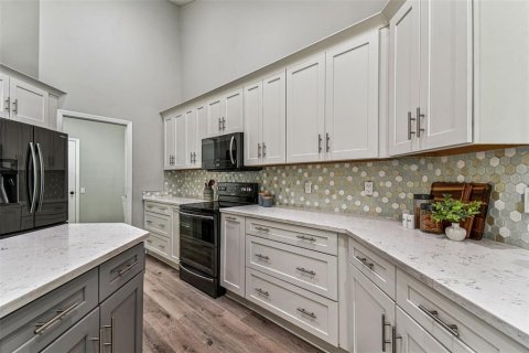 House in Tampa, Florida 4 bedrooms, 215.35 sq.m. № 1885113 - photo 14