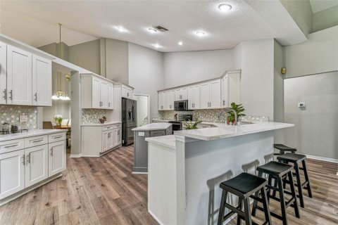 House in Tampa, Florida 4 bedrooms, 215.35 sq.m. № 1885113 - photo 10