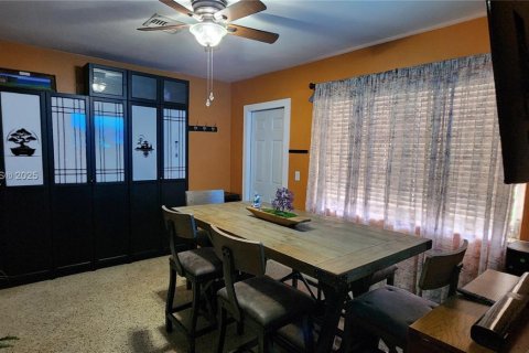 House in North Miami, Florida 3 bedrooms, 92.9 sq.m. № 1787017 - photo 21